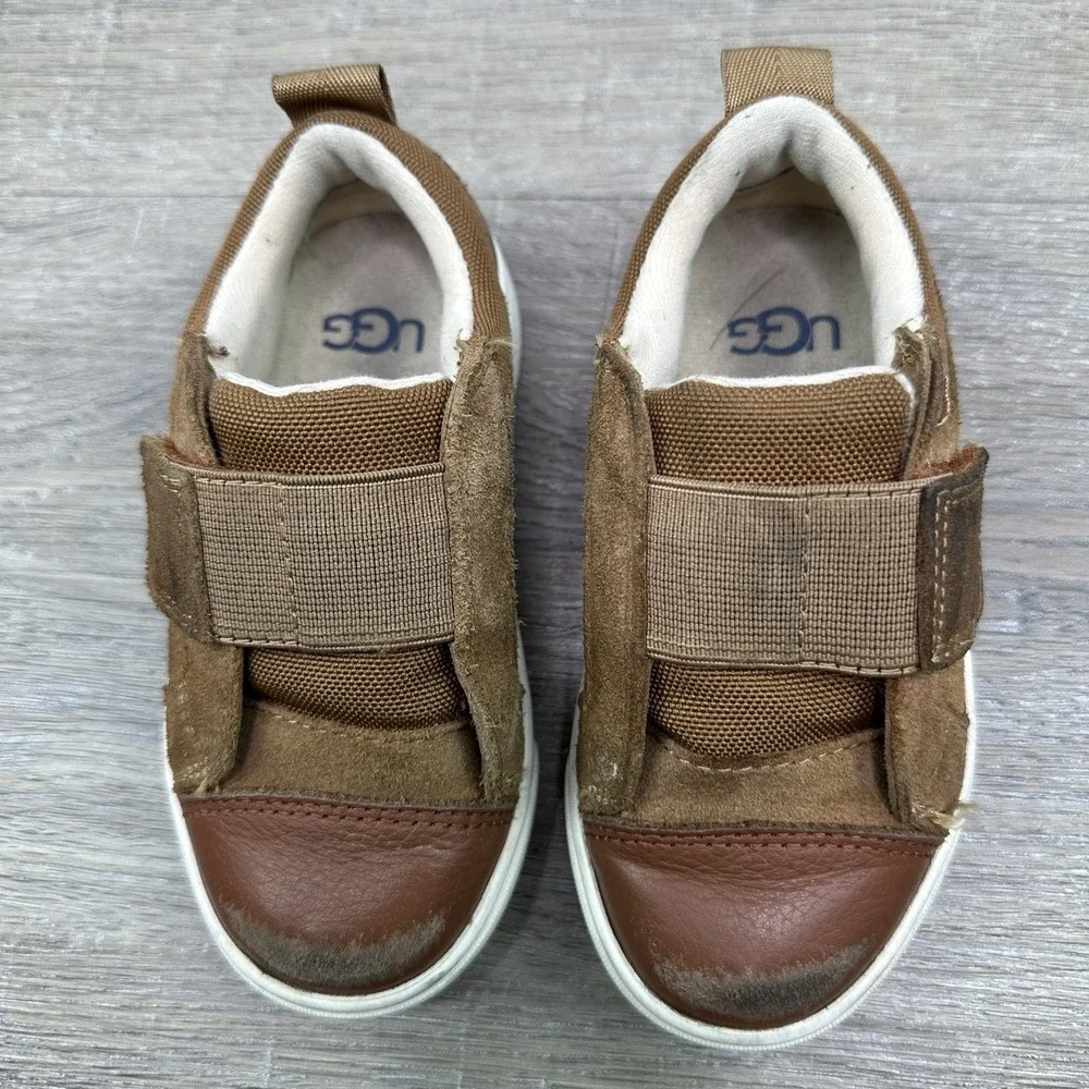 UGG kids rennon